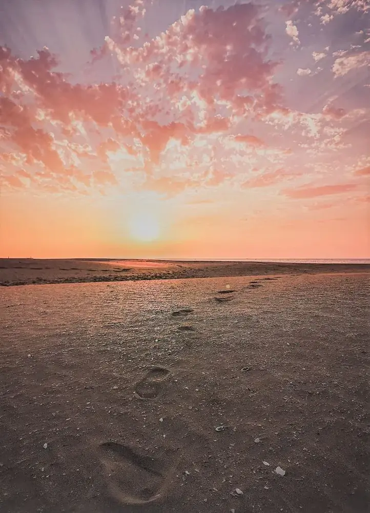 Coucher de soleil sur la mer à Gruissan, à 15 minutes du Grand Buffet de Narbonne