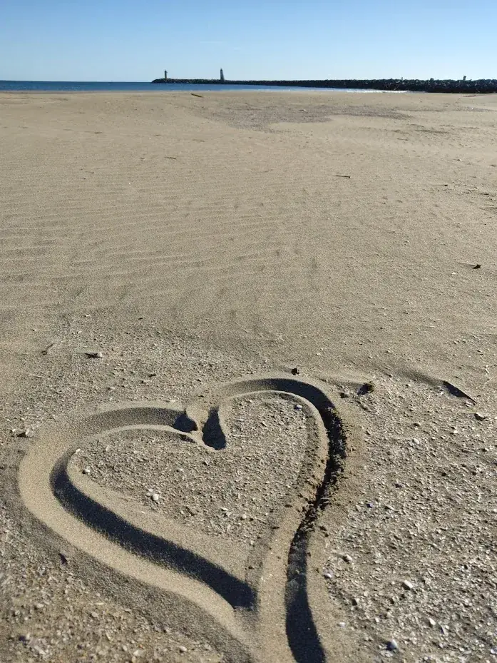 Plage de sable familiale du Grazel à Gruissan, à 3 minutes à pied du studio